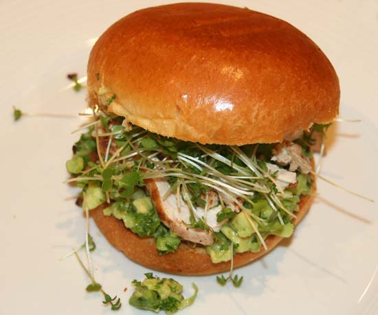 zingy_chicken_avocado_buns